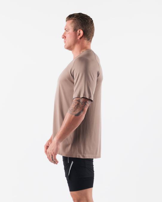 klær T442516 kremaktig beige brun wolf head airtech t-skjorte menn Alphalete - Bilde 3